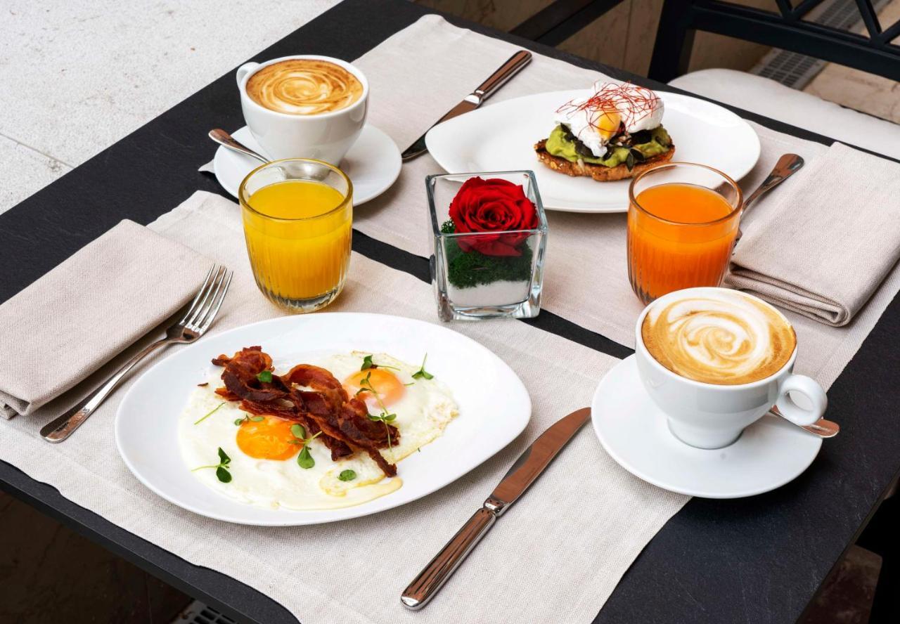 Radisson Collection Hotel, Palazzo Nani Venesia Bagian luar foto A breakfast at the hotel