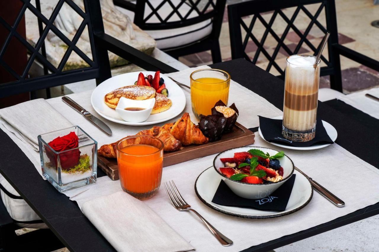 Radisson Collection Hotel, Palazzo Nani Venesia Bagian luar foto Breakfast at the hotel