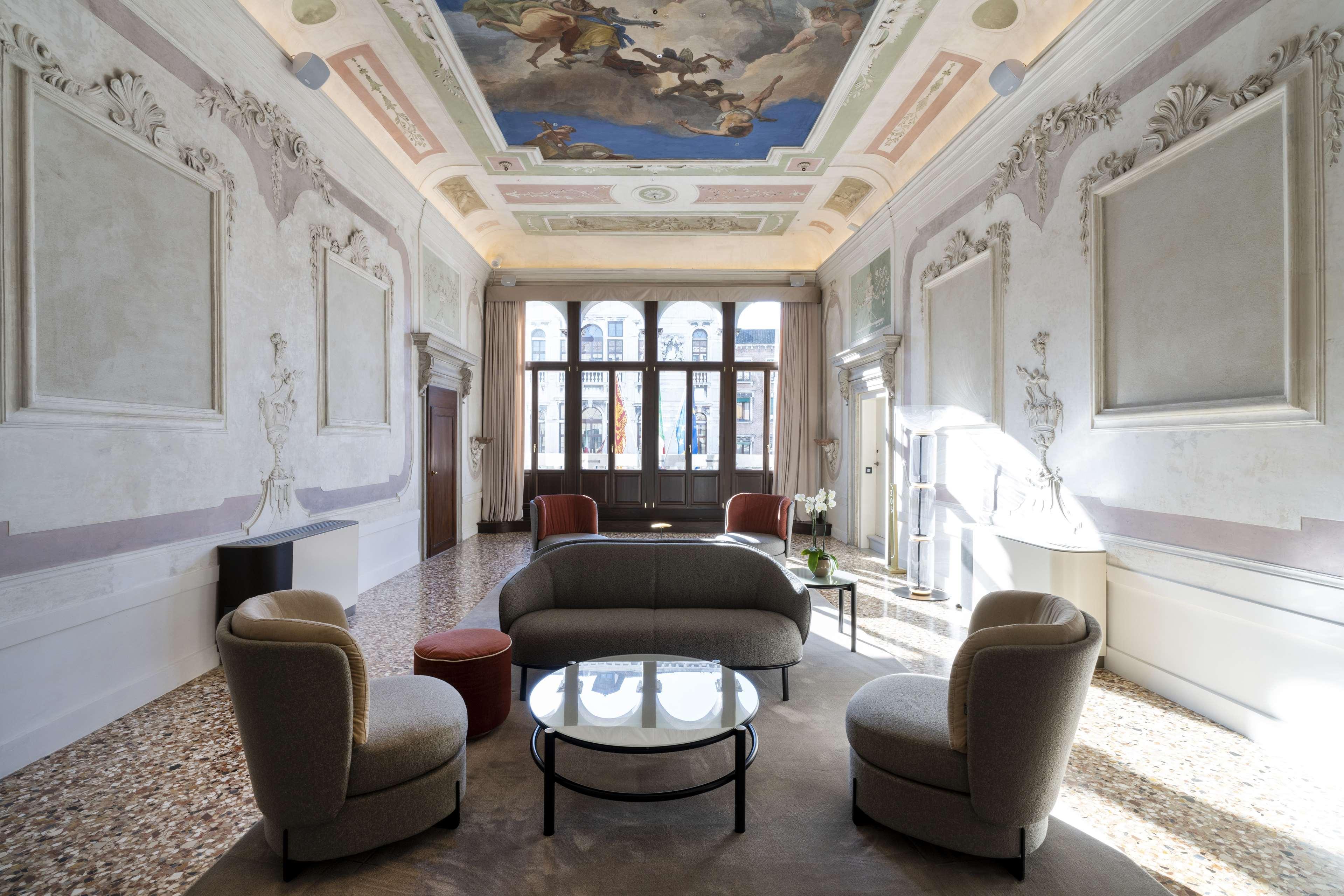 Radisson Collection Hotel, Palazzo Nani Venesia Bagian luar foto The lobby of the hotel