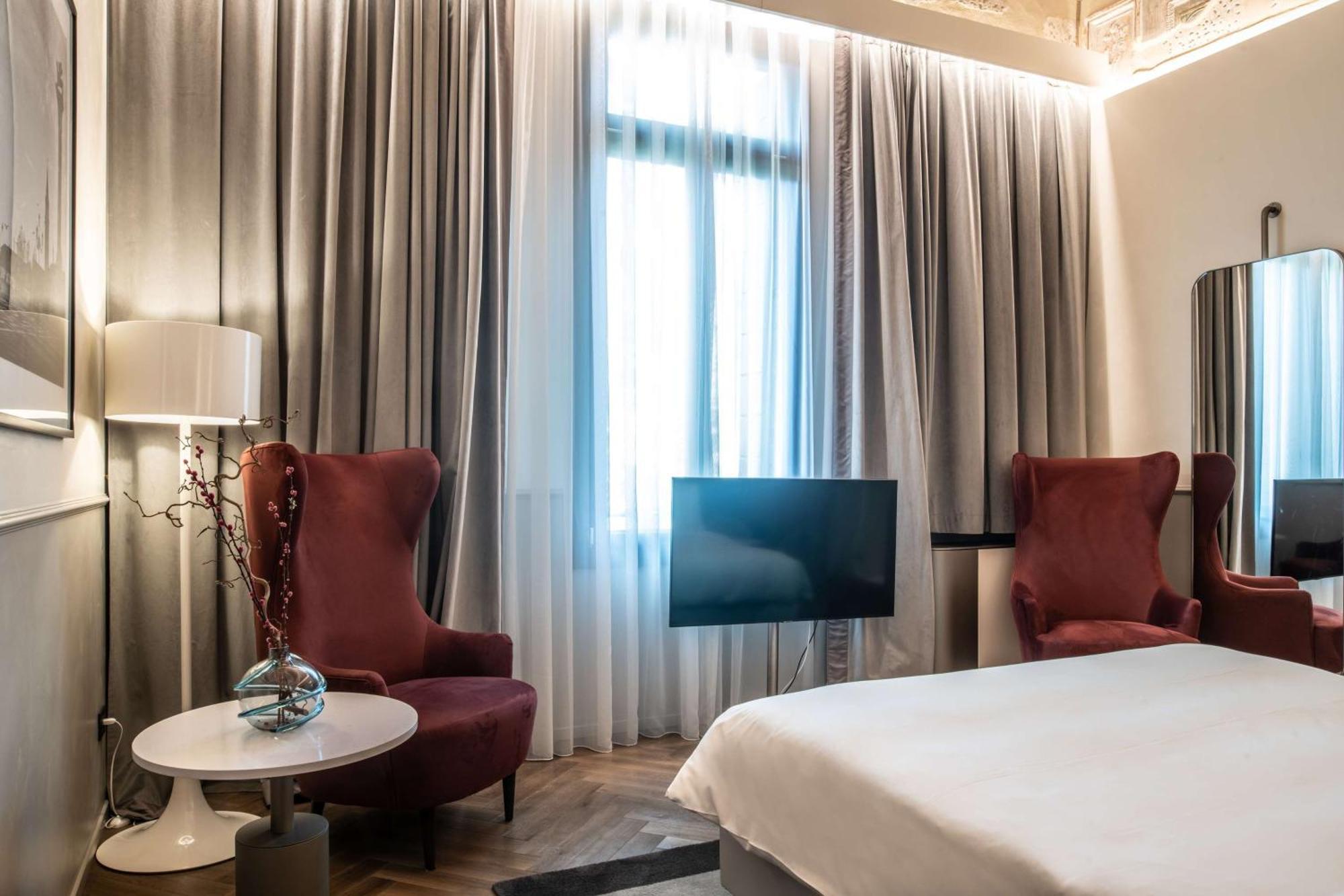 Radisson Collection Hotel, Palazzo Nani Venesia Bagian luar foto A room at the hotel