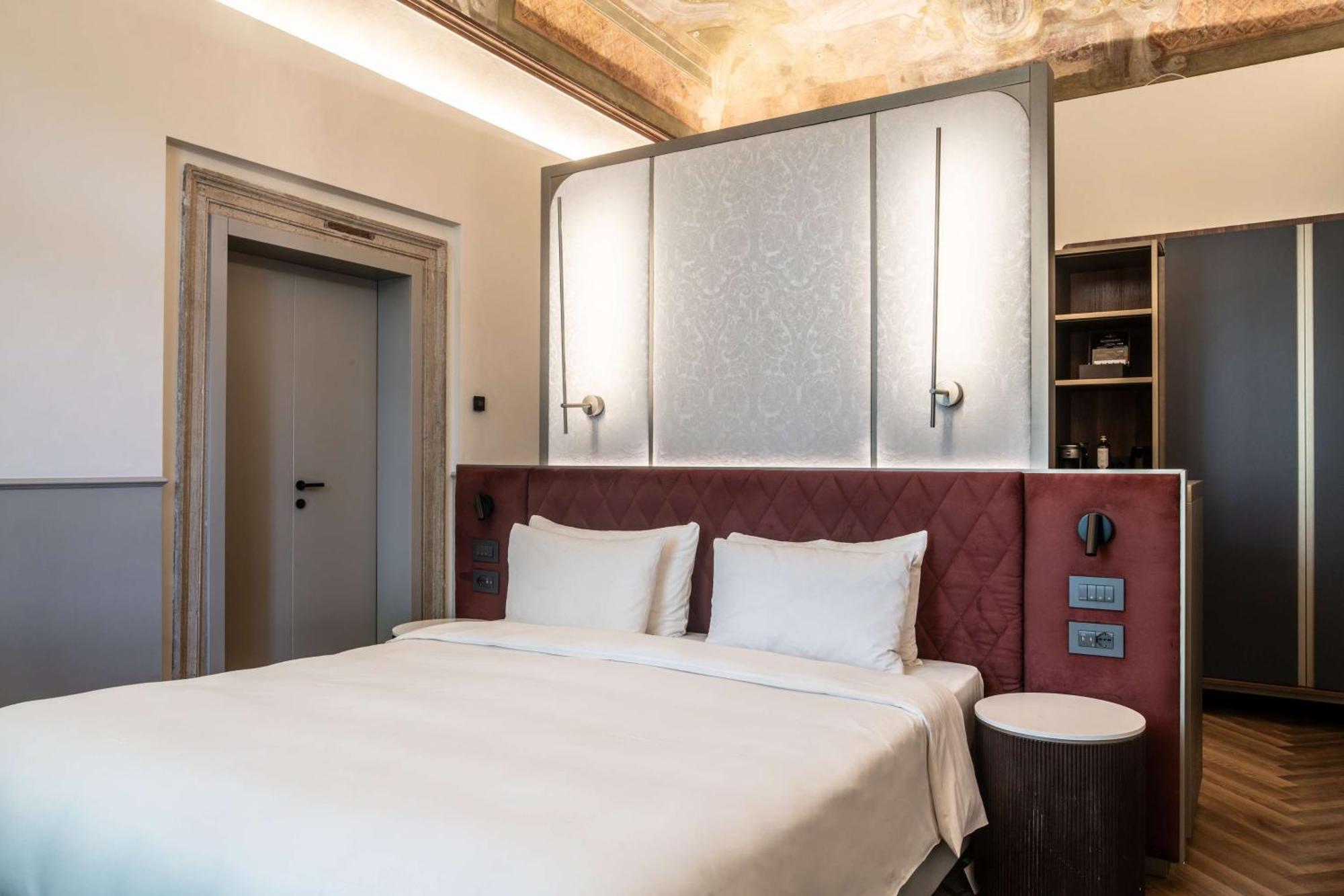 Radisson Collection Hotel, Palazzo Nani Venesia Bagian luar foto A room at the hotel